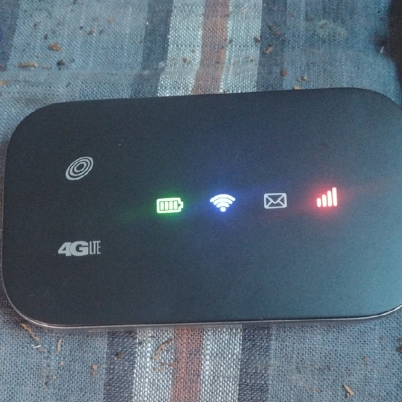 4G LTE Black Portable Wi-Fi Router - Picture 1 of 3